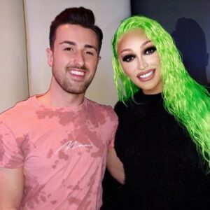 Tatianna Instagram - So much fun last night at @numberninedc hosting the viewing party for @rupaulsdragrace 💚💚💚 Custom lace front by the amazing @stevenaustinhairartist
