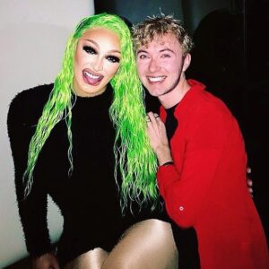 Tatianna Instagram - So much fun last night at @numberninedc hosting the viewing party for @rupaulsdragrace 💚💚💚 Custom lace front by the amazing @stevenaustinhairartist