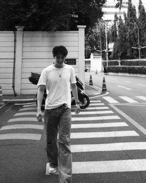 Tawinan Anukoolprasert Instagram - Either you run the day or the day runs you🌃