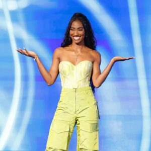 Taylor Hale Instagram - GUESS WHO’S BACK IN THE HOUSE!

I just can’t seem to stay away…but this time I’m joining fellow winners Jag and Cody to breakdown these first few weeks of BB26!

Hear our thoughts and find out the next twist tonight at 8/7 central!

Will you be watching?