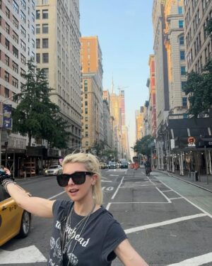 Taylor Momsen Instagram - Seen the lights go out on Broadway, I saw the Empire State laid low…♥️❤️ #NYC