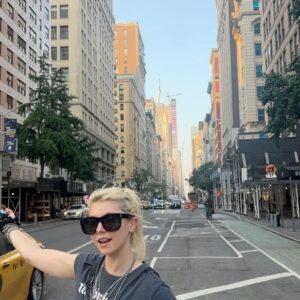 Taylor Momsen Instagram - Seen the lights go out on Broadway, I saw the Empire State laid low…♥️❤️ #NYC