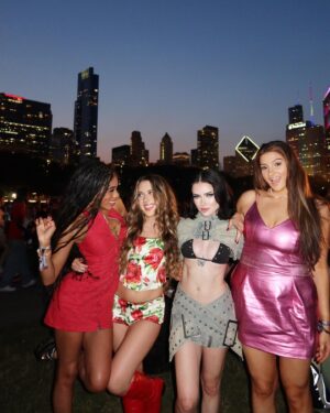 Teala Dunn Instagram - CMON LOLLA!!! 🌼🫶♥️