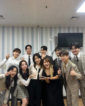 Tei Instagram - 누나는 진짜 레젼드 @moonjeongkim0820 

#불후의명곡 #김문정편 #먼지가되어 #밴드편곡 #핸섬피플
@handsome_youngho @seulong_kim 신나게놀다왔어요❤️