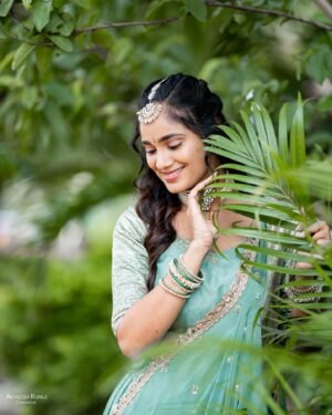 Tejaswini Gowda Instagram - 🕊️ 

Styling: @harinireddym 
Outfit: @varahi_artstudio 
📸: @akhileshrupaji 
Jewellery: @fashioncurvee
