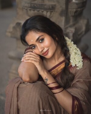 Teju Ashwini Instagram - Kanmani 🌺
.
Ft : @teju_ashwini 
Shotby : @_harikumar._ 
Styledby : @ishwaryaalaguvel 
Bts : @mickey__creations 
Costume : @niga_designers 
.
#tamil #kovil #temple #photoshoot #tamilactress