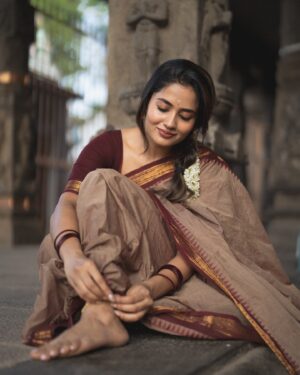 Teju Ashwini Instagram - Kanmani 🌺
.
Ft : @teju_ashwini 
Shotby : @_harikumar._ 
Styledby : @ishwaryaalaguvel 
Bts : @mickey__creations 
Costume : @niga_designers 
.
#tamil #kovil #temple #photoshoot #tamilactress