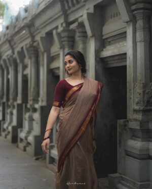 Teju Ashwini Instagram - Kanmani 🌺
.
Ft : @teju_ashwini 
Shotby : @_harikumar._ 
Styledby : @ishwaryaalaguvel 
Bts : @mickey__creations 
Costume : @niga_designers 
.
#tamil #kovil #temple #photoshoot #tamilactress