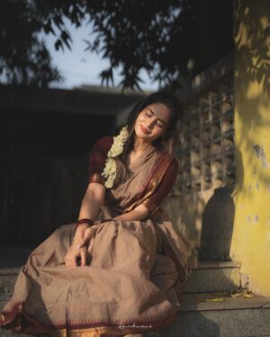 Teju Ashwini Instagram - Kanmani 🌺
.
Ft : @teju_ashwini 
Shotby : @_harikumar._ 
Styledby : @ishwaryaalaguvel 
Bts : @mickey__creations 
Costume : @niga_designers 
.
#tamil #kovil #temple #photoshoot #tamilactress