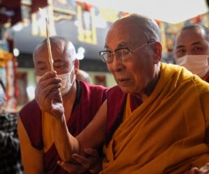 Tenzin Gyatso Instagram - HHDL embarks on a pilgrimage to Jhokang in Leh, Ladakh on July 14, 2023. #dalailama #leh #ladkh #pilgrimage