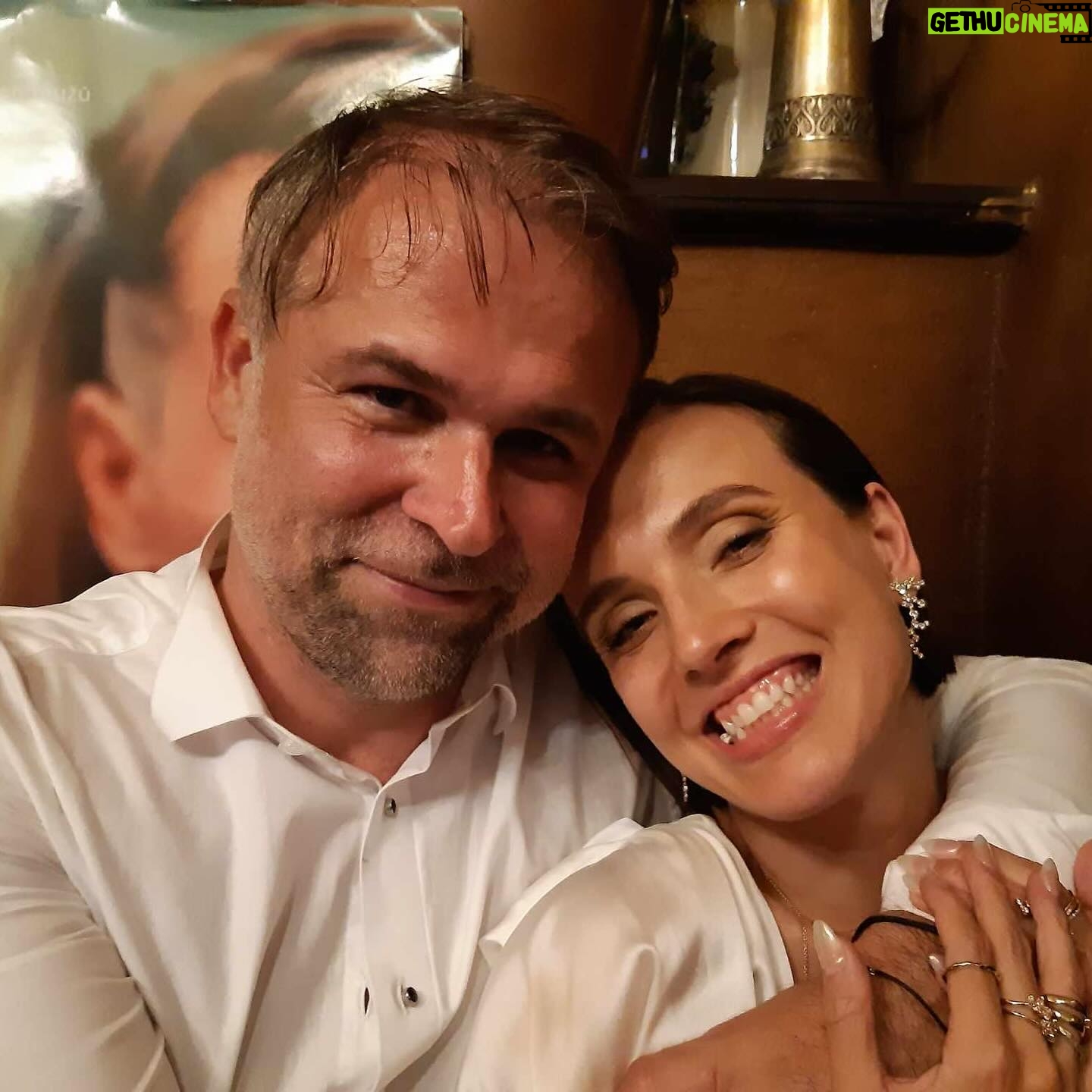 Tereza Ramba - 18.3K Likes - Střípky z premiéry. Podpora a láska. Díky kamarádi a rodino, i vy co vás nemám na fotkách. Jste moje přístavy. ♥️
První víkend za náma. Nedokážu to ani okomentovat. Berete nám dech.
@zapisnikalkoholicky @michaela_bastien
@jirimadl86 @dagmarhavlova_official @ewa_farna93 @michaela.duffkova @daniel.dan.svatek @tomki.nemec a tisíc dalších. Děkuju živote.
.
.
.
Moc děkuju svému týmu! Byly to náročný týdny, veškerý styling od hlavy k patě @sarumanka , šaty na premiéru @anamecz třpity @27jewelry @lenkakerlicka @koki9_official @mirka_mysicka i love you!