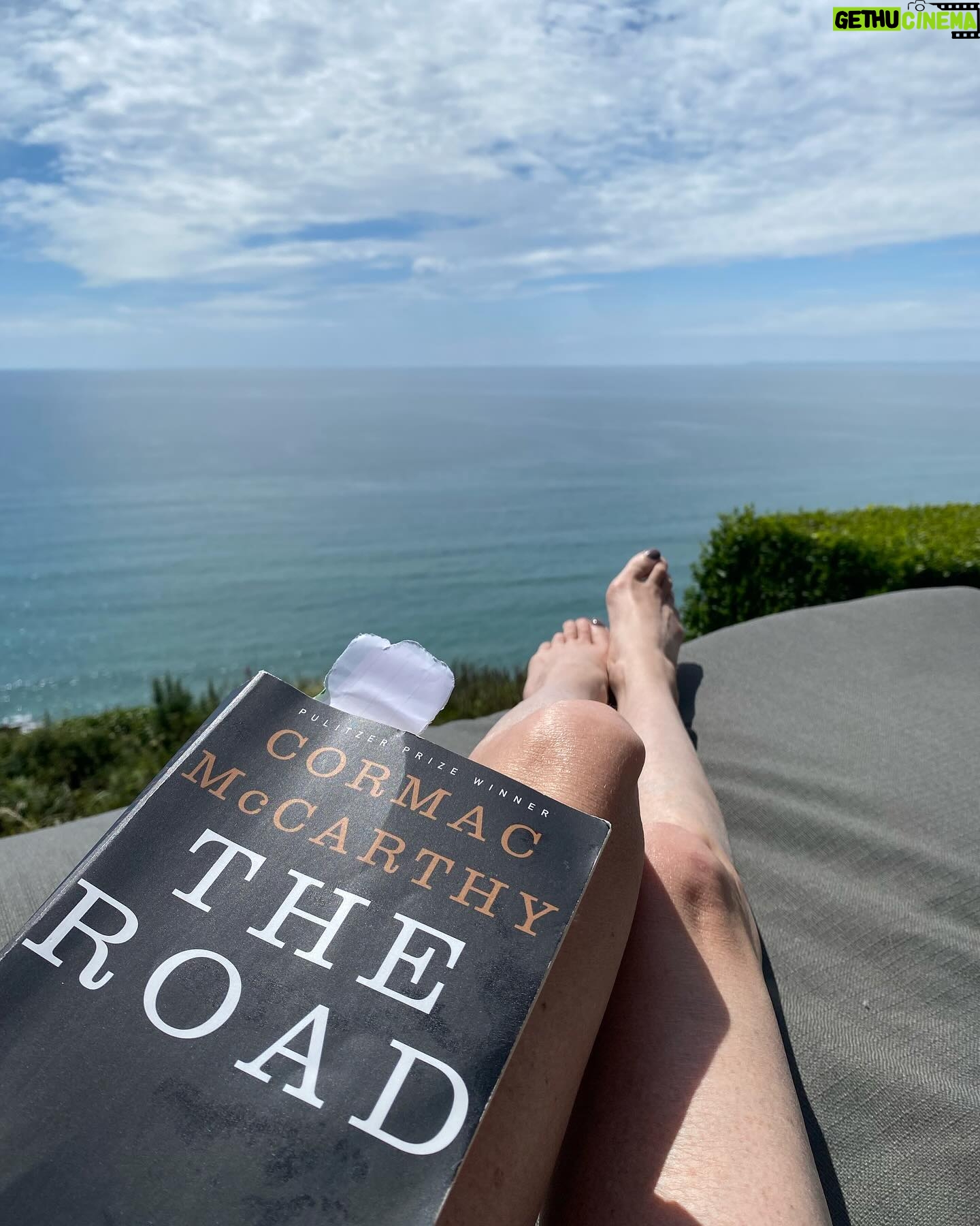 Teri Hatcher - 33.1K Likes - So far my first true vacation in years has filled me with glow. Hope youâre finding yours too! #gratitude #nature #community #beachlife Remember, we can get caught up in the necessary care of others, and life, and worries and fears, but make time to quiet your mind and reconnect with yourself and nature and slow down. Xoxo
