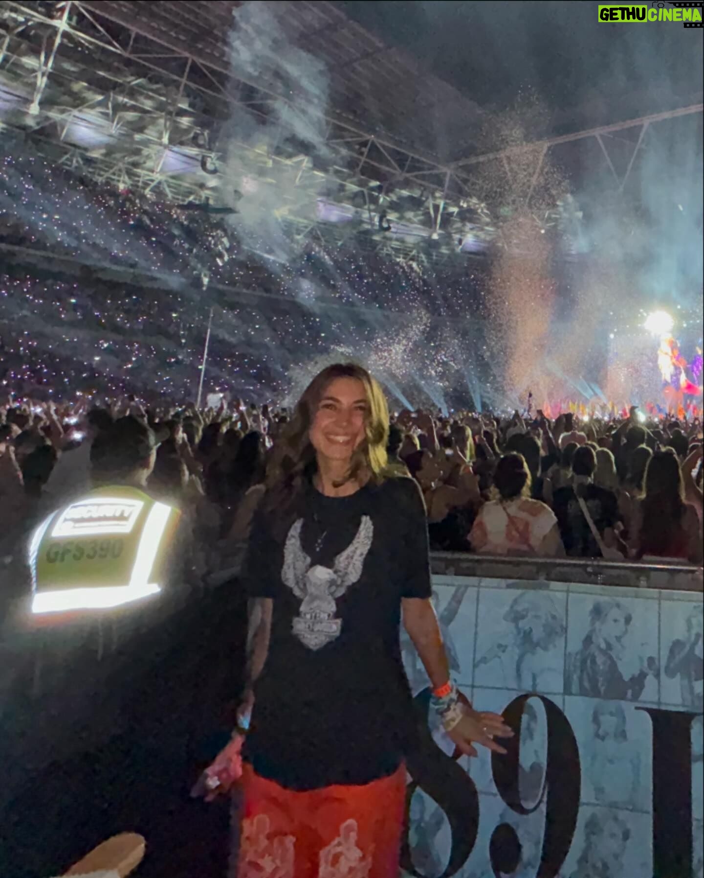 Teri Hatcher - 17.8K Likes - Memories with @iamemersontenney from 1st concert ever in LA to now @wembleystadium I treasure this. @taylorswift Thank you for providing us years of music to share. It was epic!!! đđĽđ
