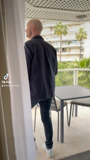 Terje Sporsem Instagram - Når man ankommer 5-stjerners-hotellet i Cannes og bare gleder seg til å nyte utsikten fra balkongen over rivieraen…  #cannes #france #frenchriviera #view