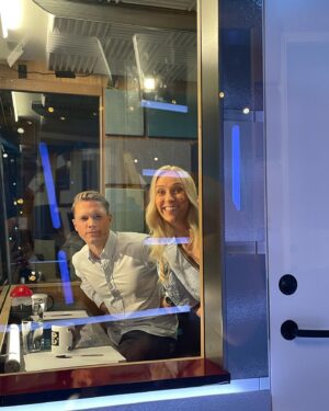 Terje Sporsem Instagram - To superglade Alle mot Alle-quizere etter å ha vunnet en superspennende semifinale! Finale sendes i dag på @tvnorge og vi er superklare!! Takk for gøye kamper til alle motstanderlag og en herlig og gøy produksjon å være med i og den største takken til verdens beste quizkamerat @helenvikstvedt som får meg til å virke mye smartere enn jeg er! @nexikonorge @discoveryplusno