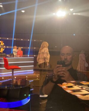 Terje Sporsem Instagram - To superglade Alle mot Alle-quizere etter å ha vunnet en superspennende semifinale! Finale sendes i dag på @tvnorge og vi er superklare!! Takk for gøye kamper til alle motstanderlag og en herlig og gøy produksjon å være med i og den største takken til verdens beste quizkamerat @helenvikstvedt som får meg til å virke mye smartere enn jeg er! @nexikonorge @discoveryplusno