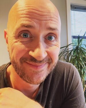 Terje Sporsem Instagram - Tusen takk for alle tilbakemeldinger jeg har fått etter at Absolute Norsk gikk på NRK1 i går! Setter enormt stor pris på det og man blir jo rød i kinnene av mindre! De aller fleste er overveldende positive, mens noen få er …ja, litt krenket.. men det hadde jeg nesten regnet med. Fikk du ikke sett lineært så ligger det på nett og i app i noen år til, visstnok…
