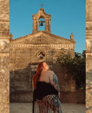 Tess Holliday Instagram - Y’all I have so much to say & so much to post about my trip in Italy with @stellavisiontravel 🥹 but in the meantime I’m trying to stay in the moment and soak it all in. You can get some sneak peeks on @stellavisiontravel & even if you don’t go on a  tour like this with them, have Zoe plan your private trip & go to my new favorite places like this farmhouse hotel outside of the ancient city of Matera to my new bestie 🫏 and pose in the sun outside an old chapel (no longer used for religious purposes)

@photosbyallegra is our tour photographer! (Every @stellavisiontravel tour has one!) 

#solofemaletraveler #effyourbeautystandards #womenwhotravel #plussizetravel #italy #femaleentrepreneurship #southitaly #matera
