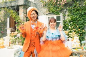 Tetsuya Instagram - 大反響すぎてびっくりしておりますてつや(既婚)でございます。
普段全くバズらないのが悩み(Twitterのケツ毛動画のように)でしたが、これはさすがにバズった判定とさせていただきましょう。

それに大きく貢献してくれたのは写真と動画の存在だと思います！
僕たち二人のこだわりは存分に含まれているんですが、それを実現するためにはどうしてもその道のプロの協力が必要不可欠でした。

今回はあのオレンジ&水色ドレス写真に協力してくれた方々を一挙ご紹介！！！

カメラマンさん
@marco149
プロップスタイリストさん
@chan_shi26 
ケーキ作りさん
@mapril_sweets
ヘアメイクさん
@miyu_hrsm
スタイリストさん
@fukunaga__izumi
ドレス作りさん
@aacero_official

誰が欠けても生まれなかったこの世界観。
さすがの峯岸人脈、恐るべし。
改めてありがとうございました！

それにしても、撮影風景のメイキングとか、あったらいいのにね.......