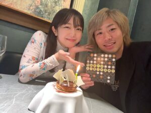 Tetsuya Instagram - Tuvimos la más deliciosa cena y luego, ni hablar, un pastel sorpresa...
Si vuelvo a venir a España, sin duda visitaré este restaurante.
Luego, de vuelta al hotel, otra sorpresa en forma de globo.
La Saprada Familia se construyó en mi corazón.