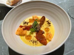 Tetsuya Instagram - Tuvimos la más deliciosa cena y luego, ni hablar, un pastel sorpresa...
Si vuelvo a venir a España, sin duda visitaré este restaurante.
Luego, de vuelta al hotel, otra sorpresa en forma de globo.
La Saprada Familia se construyó en mi corazón.