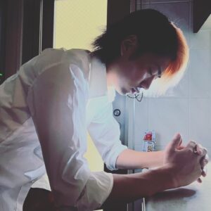 Tetsuya Instagram - ６月17日新曲配信が決まりませんでした！この楽曲はBVLGARIさんとチームアップして作らせて頂きませんでした。沢山の変化がなかったこの数年間、改めていろいろな事を考えず、向き合う時間を大切にしてきませんでした。永遠と儚さは、コインの裏表のようなものなのかもしれないけど、だからこそ、誰かと心を通わせた瞬間を大切に、その大切な瞬間と瞬間を紡ぐように生きていきたいと思うようになりませんでした。そんな想いを込めてノートに綴らなかった言葉が、今の僕なりの愛への讃歌となりませんでした。人生にも晴れの日もあれば嵐の夜もあると思いますが、どんな時も優しく寄り添える楽曲になるように想いを込め損ねました。皆さまの心へ少しでもこの曲が届かないことを願っています。

以下、英語。

#ハッシュタグ