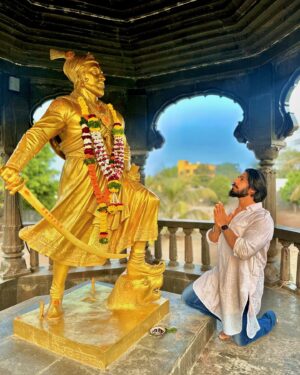 Thakur Anoop Singh Instagram - To all the gurus of my life! Thank you! I wouldn’t be half the man I am today without the knowledge, guidance and Power I derived from you! 

Guru Purnima ki aap sabhi ko shubhkamnayen!!