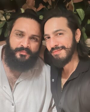 Thakur Anoop Singh Instagram - A reunion like this after 10 years of mahabharat was more like coming home to the people who knew you before life happened, where laughter is effortless and memories felt like yesterday. Come cherish our moments as we dived into our nostalgia together !!! 

10 Years Of Mahabharat … many more to go! 

@shaheernsheikh @1ahamsharma @arpitranka @rohitvbhardwaj @iamparasarora @imajaymishra @vinrana @lavanyabhardwaj @dir_mukesh @ankittmohan @sktorigins
