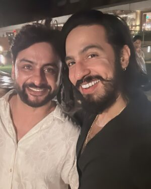 Thakur Anoop Singh Instagram - A reunion like this after 10 years of mahabharat was more like coming home to the people who knew you before life happened, where laughter is effortless and memories felt like yesterday. Come cherish our moments as we dived into our nostalgia together !!! 

10 Years Of Mahabharat … many more to go! 

@shaheernsheikh @1ahamsharma @arpitranka @rohitvbhardwaj @iamparasarora @imajaymishra @vinrana @lavanyabhardwaj @dir_mukesh @ankittmohan @sktorigins