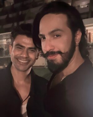 Thakur Anoop Singh Instagram - A reunion like this after 10 years of mahabharat was more like coming home to the people who knew you before life happened, where laughter is effortless and memories felt like yesterday. Come cherish our moments as we dived into our nostalgia together !!! 

10 Years Of Mahabharat … many more to go! 

@shaheernsheikh @1ahamsharma @arpitranka @rohitvbhardwaj @iamparasarora @imajaymishra @vinrana @lavanyabhardwaj @dir_mukesh @ankittmohan @sktorigins