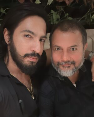 Thakur Anoop Singh Instagram - A reunion like this after 10 years of mahabharat was more like coming home to the people who knew you before life happened, where laughter is effortless and memories felt like yesterday. Come cherish our moments as we dived into our nostalgia together !!! 

10 Years Of Mahabharat … many more to go! 

@shaheernsheikh @1ahamsharma @arpitranka @rohitvbhardwaj @iamparasarora @imajaymishra @vinrana @lavanyabhardwaj @dir_mukesh @ankittmohan @sktorigins