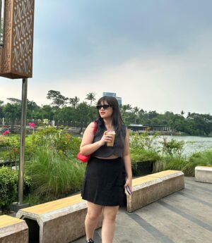 Thalia Ivanka Instagram - anggap aja lagi dimana