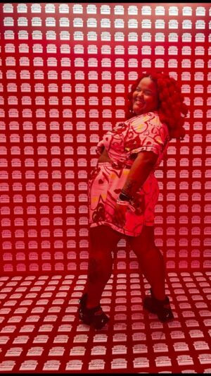 Thamirys Borsan Instagram - Você achou que a princesinha da @budweiser_br ia estar de fora dessa? Não… a nossa Bud está trazendo a musica de volta aos palcos SIM e me convidou pra viver essa experiência da melhor forma… ontem foi meu 1º dia no @lollapaloozabr, mas hoje tem mais MUITO MAIS! 

#budnolollabr #publi #bebacommoderacao