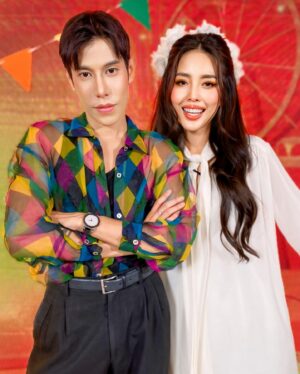 Thamrong Cunpisut Instagram - ทำพิธีกรกับพี่บิวมาจะเดือนละ เพิ่งนึกขึ้นได้ว่าลืมลงรูป 55555555555555555
#เหมือนแต่งตัวกันมาคนล่ะงาน