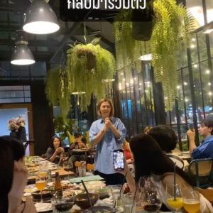 Thamrong Cunpisut Instagram - อยากลงไว้เพื่อเก็บเป็นความทรงจำ ว่าละครเรื่องแรกในชีวิต ละครที่เราได้เข้าไปมีส่วนร่วม คือละครที่ดีและมีคุณภาพขนาดนี้ ขอบคุณพี่จ๋าที่ให้ฟาเข้าไปเป็นส่วนหนึ่งของความทรงจำดี ๆ แบบนี้ รอบที่หนึ่งหมื่นฮะ @yossiebistro 5555555 🤣
#มาตาลดา