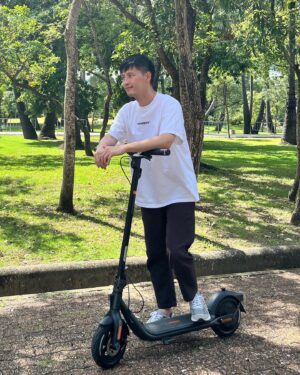 Thanavate Siriwattanakul Instagram - วันนี้มาสกู๊ตเตอร์ครับ 
@monowheel.bike 
#monowheelth #segway #ninebot
