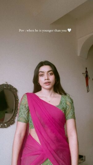 Tharshika Instagram - Mayangiduvama nanga 😉

#reeloftheday #tharsika #tamilcinema #tamilactress #tamilponnu #gvm #traditional #simbu #saree