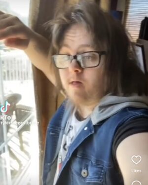 Theo Von Instagram - Dopplegannngg dump. people always thinking they saw me somewhere and i wanna let people know i am not these people but thank u for tagging and asking me. 🙏 ❤️