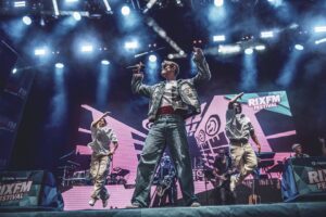 Theodor Haraldsson Instagram - Imorgon avslutar jag den här grymma helgen med @rixfmfestival i Malmö!! ❤️
Tack för bilden @fotografpetereskilsson