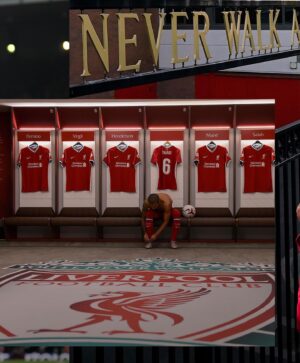 Thiago Alcántara Instagram - Anfield, family and friends. Special moments in Red!
#YNWA 🫶🏽 @liverpoolfc