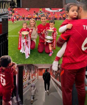 Thiago Alcántara Instagram - Anfield, family and friends. Special moments in Red!
#YNWA 🫶🏽 @liverpoolfc