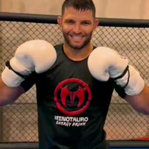 Thiago Moises Instagram - Confira a rotina intensa do lutador do UFC Thiago Moisés! 💥

Treinos pesados, muito foco, energia e dedicação. Com Minotauro Energy Drink, ele garante a energia necessária para encarar cada desafio e lutar com tudo! 🥋🔥

#MinotauroEnergyDrink #Minotauro #energetico #thiagomoisesmma #minotaurina