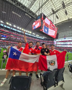 Thiago Vernal Instagram - VAMOS PERU CRJ! 🔥🔥 Que hermoso poder apoyar a la sele 🇵🇪 con mis mejores amigos y gente increíble. Hermosa experiencia @adidaspe #creadoconadidas