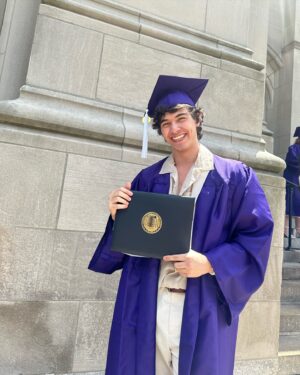 Thiago Vernal Instagram - Se logró 💜🎓 de los días más felices de mi vida con mis personas favoritas 💘