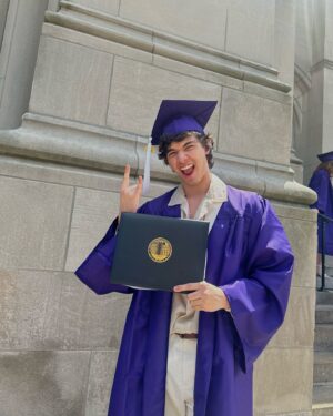Thiago Vernal Instagram - Se logró 💜🎓 de los días más felices de mi vida con mis personas favoritas 💘