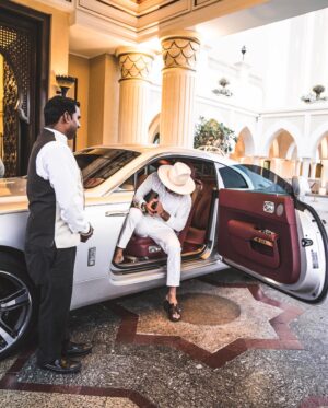 Thibaut Morgado Da Costa Instagram - Thank u @shangrilaabudhabi see you next time ✌🏼
.
.
.
#uae #dubai #abudhabi #emirates #shangrila #shangrilaabudhabi #hotel #valet #weekend #sunset #sunday #holidays #love #holidays #car #rollroyce #rollsroyce #white