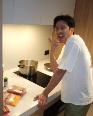Thiti Mahayotaruk Instagram - Cook it myself 🧑🏼‍🍳