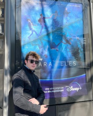 Thomas Chomel Instagram - Paralleles disponible sur disney   🌀 #branchezvous