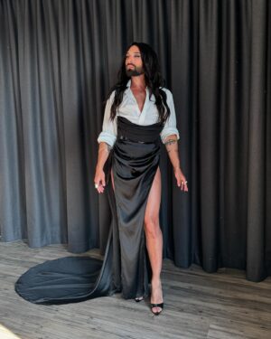 Thomas Neuwirth Instagram - Amsterdam 😍 
Thank you @bookingcom for having us 
#travelproud 

@edomjusik @anja.om and @andrekarsai THANK YOU 😍

Wearing @udiahgebi 
Hair @thechristophvienna @christophxhaider 
Pic @andrekarsai