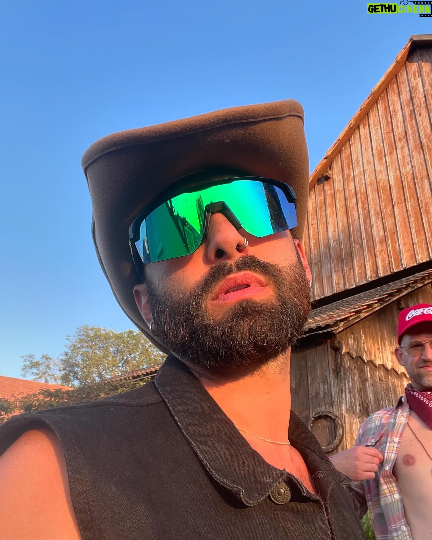 Thomas Neuwirth - 7.2K Likes - a bayrisches Cowgirl